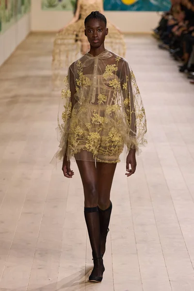 Look 28